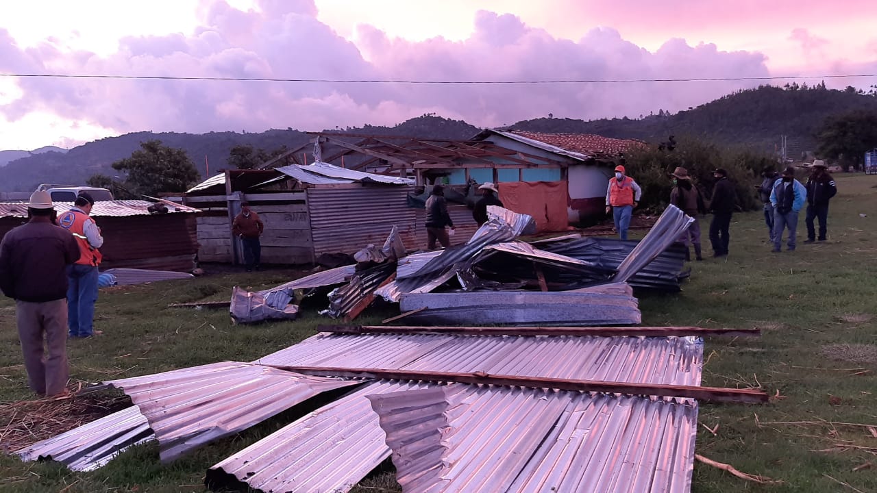 Así quedaron los techos de las viviendas tras un ventarrón en Huehuetenango