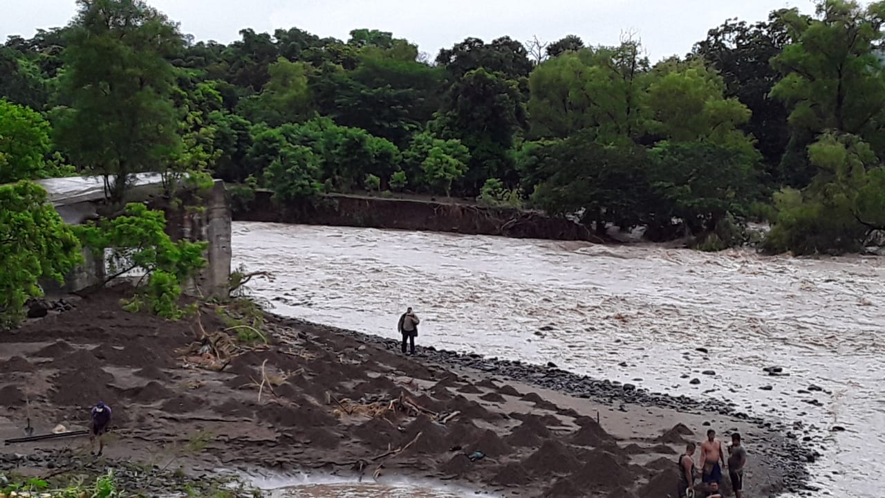 Dos muertos y 167 albergados deja la tormenta Amanda en Guatemala