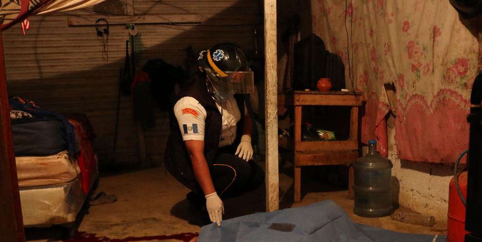 Localizan los cadáveres de un hombre y una mujer en Izabal y San Pedro Ayampuc