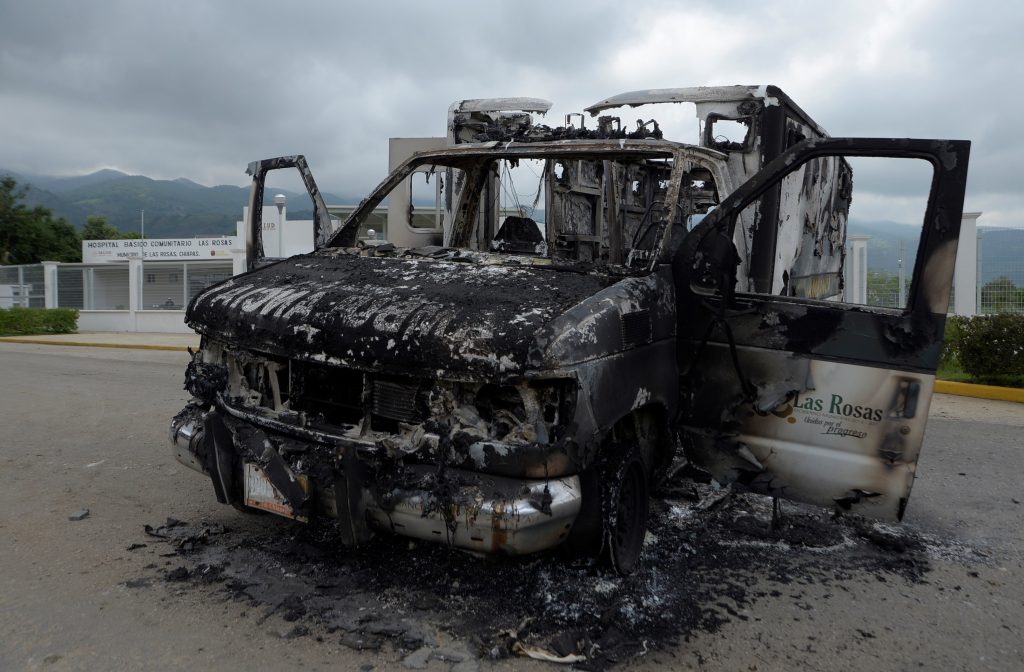 En imágenes: así quedó un centro de salud en México quemado por pobladores que protestaban por fumigaciones contra covid-19
