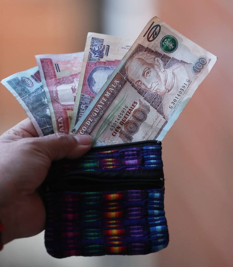 ¿Van a abrir los bancos de la capital el viernes 14 por el feriado?