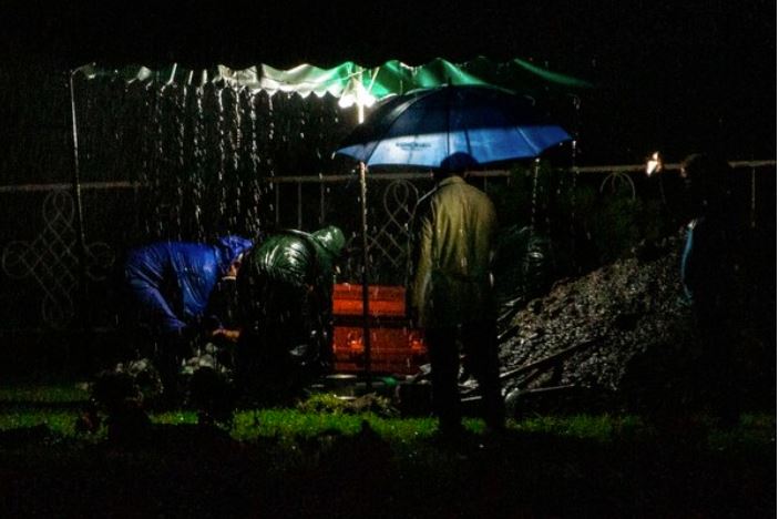 Nicaragua realiza decenas de “entierros exprés” por la noche, en plena pandemia