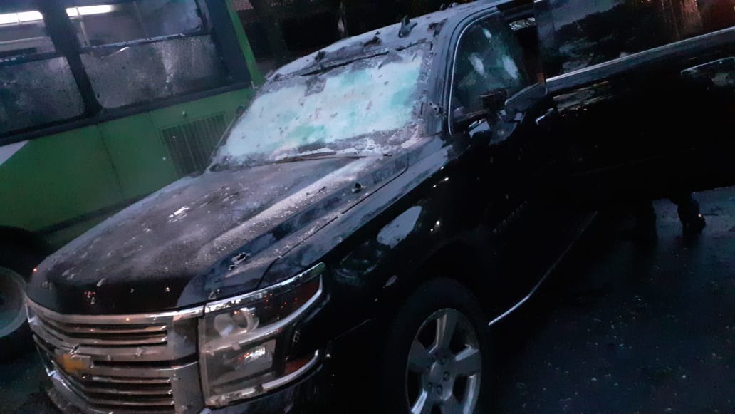 Así quedó el vehículo del jefe de seguridad de México luego de un atentado