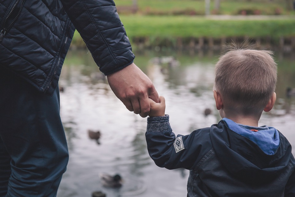 ¿Cuál es la edad promedio de los papás guatemaltecos? Conoce este y otros datos sobre los padres de familia