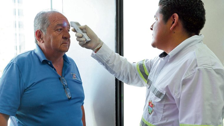 Verificamos por usted: ¿Es efectiva la toma de temperatura para detectar a infectados de covid-19 en espacios públicos?