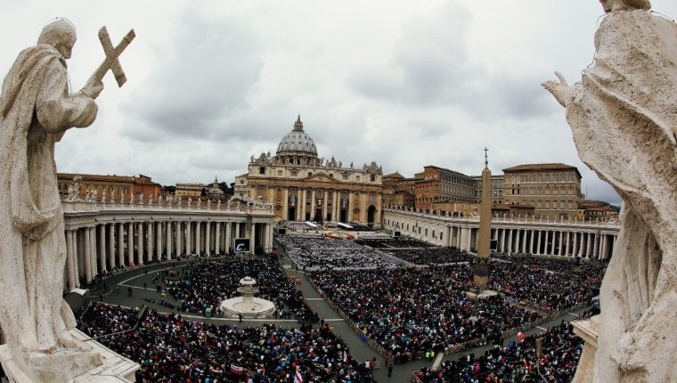 Vaticano investiga a obispo señalado de encubrir actos pederastas en Polonia