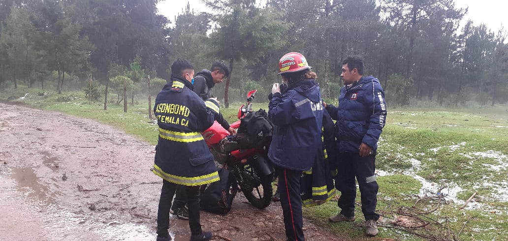 Rescatan a cuatro personas extraviadas en La Laguna Seca de Tecpán Guatemala