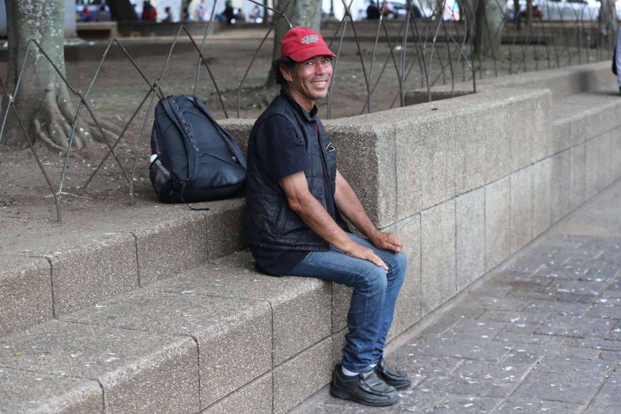 “Me voy a pernoctar a las áreas del IGSS”: maestro contratenor Mario Melgar trata de sobrevivir en las calles del Centro Histórico ante la pandemia