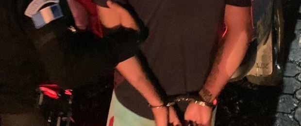 Ayuda de vecinos permitió captura de supuestos delincuentes que trataron de huir de una casa cercada por la PNC