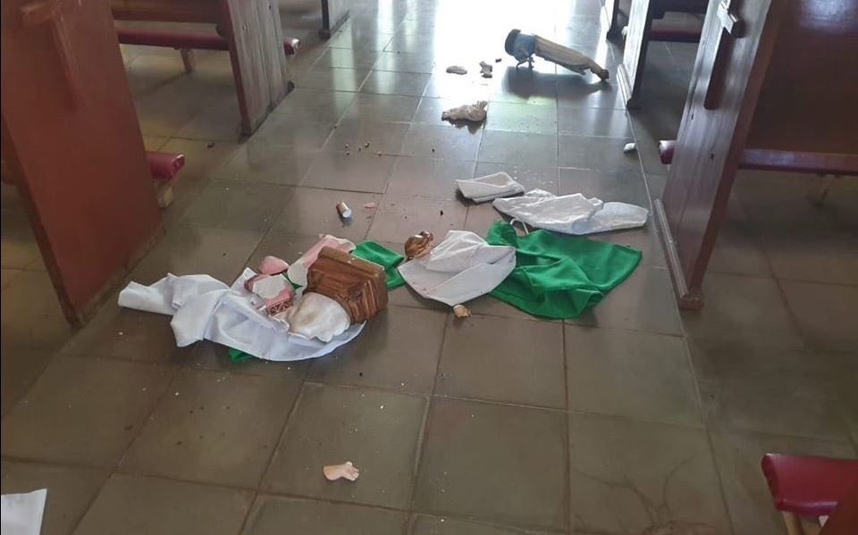 Desconocidos quiebran imágenes y pisotean hostias en iglesia de Nicaragua