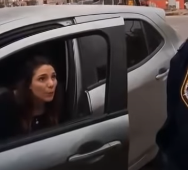 “Soy perito en accidentología vial”: mujer ebria choca su vehículo, insulta a policías y presume su “profesión” en Argentina