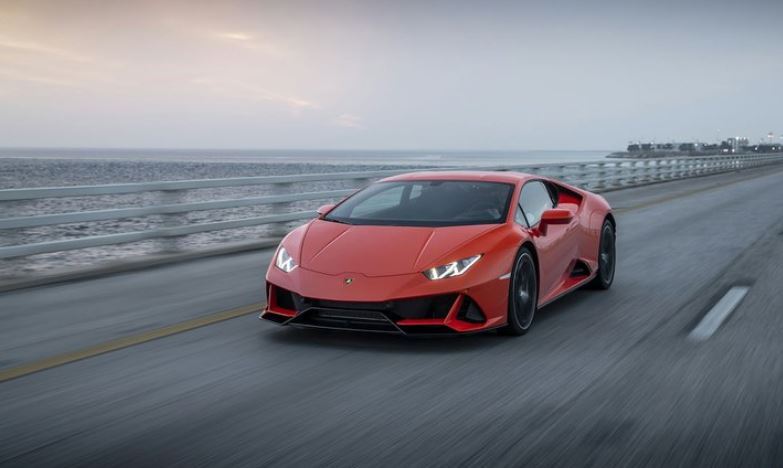 De este delito acusan a un hombre de Miami que recaudó millones en ayuda por el covid-19 y se compró un Lamborghini