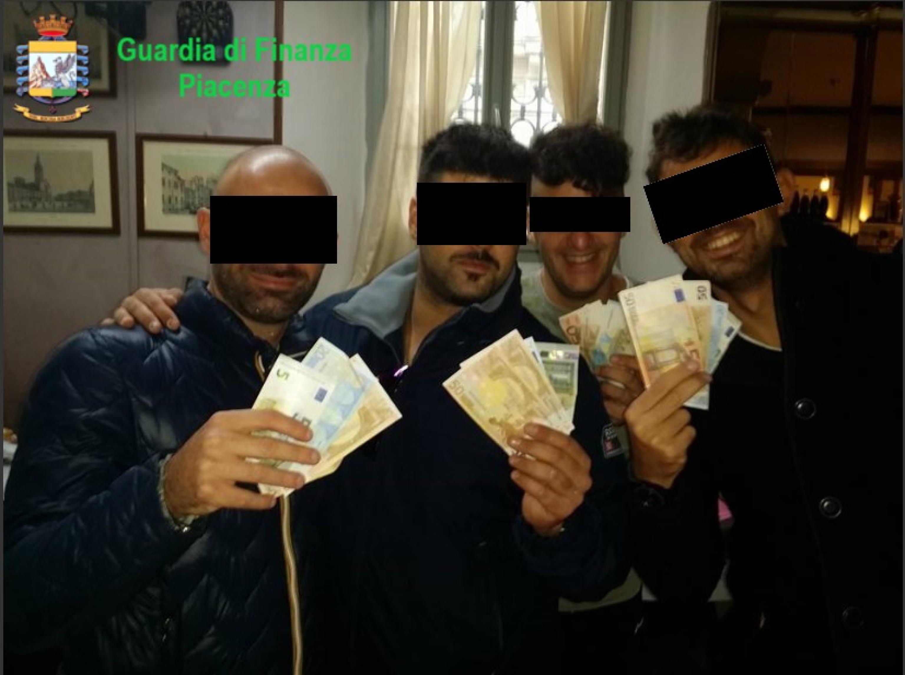 Torturas y drogas: el caso de varios policías italianos que provoca indignación