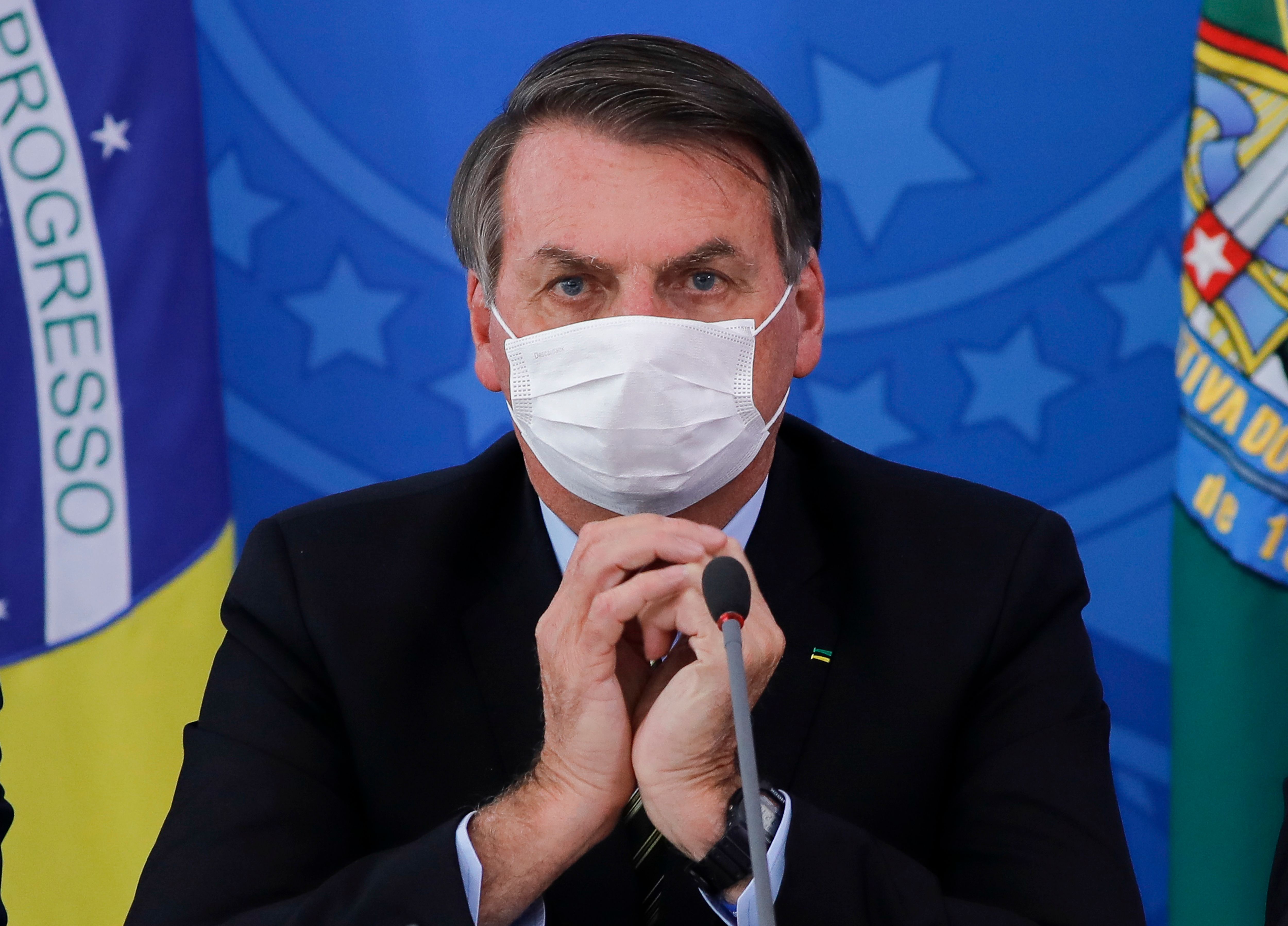 Presidente brasileño Jair Bolsonaro da negativo de covid-19 casi tres semanas después de ser contagiado