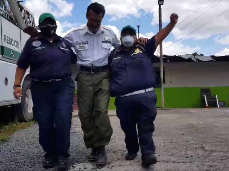 Bomberos vencieron el coronavirus y están de vuelta con sus familias y al servicio de la población de Antigua Guatemala