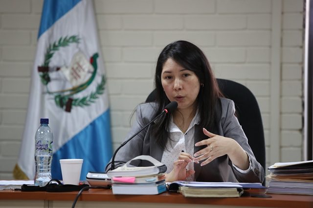 La CC ampara provisionalmente a la jueza Erika Aifán y suspende el trámite de antejuicio en su contra