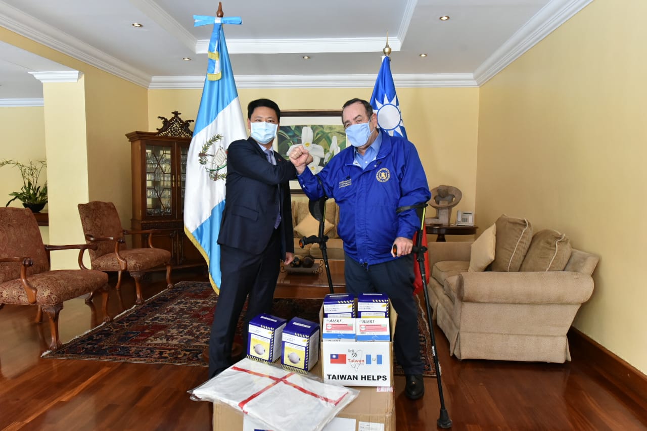 Alejandro Giammattei sí acudió al médico, confirma la Presidencia