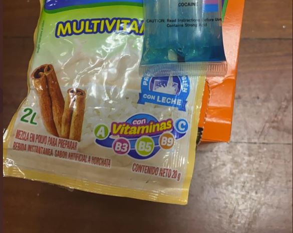 Localizan cientos de sobres de horchata que dieron positivo para cocaína