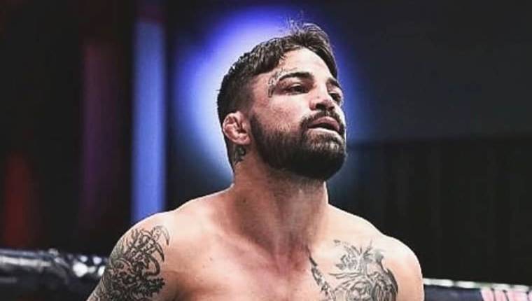 Video: Mike Perry, de la UFC, pierde la cabeza y golpea a un hombre en un bar