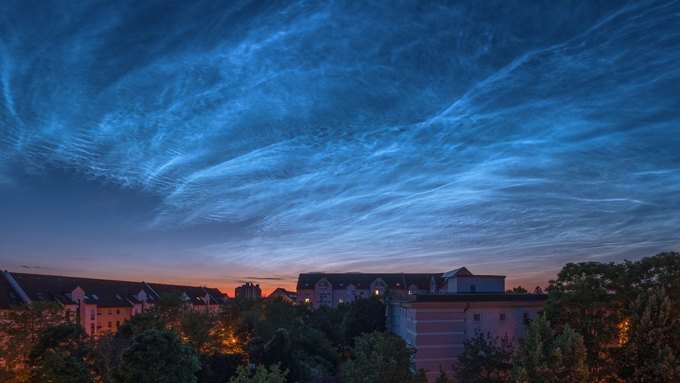 Qué son las extrañas nubes noctilucentes y por qué podremos verlas más a menudo