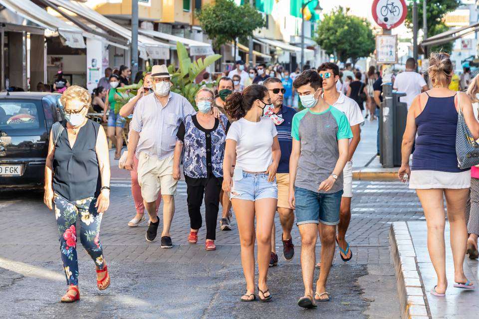 Los brotes de COVID-19 son inevitables, pero podrían protegernos de una segunda ola