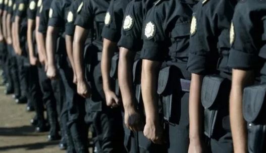 Agentes de la Policía resulta herido de bala mientras las fuerzas de seguridad liberaban el paso en un bloqueo de pobladores en Sayaxché, Petén