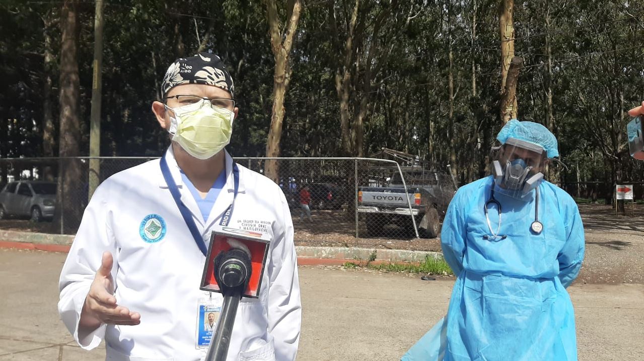 Médicos señalan que pacientes sin coronavirus se han contagiado al llegar al hospital Roosevelt