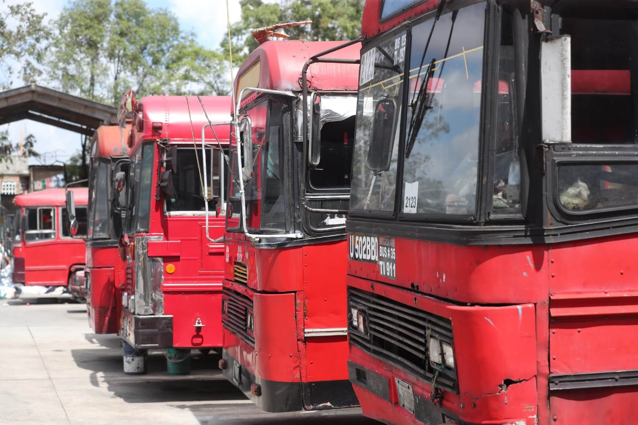 Dueños de autobuses urbanos piden apoyo a la PDH para regresar a operar