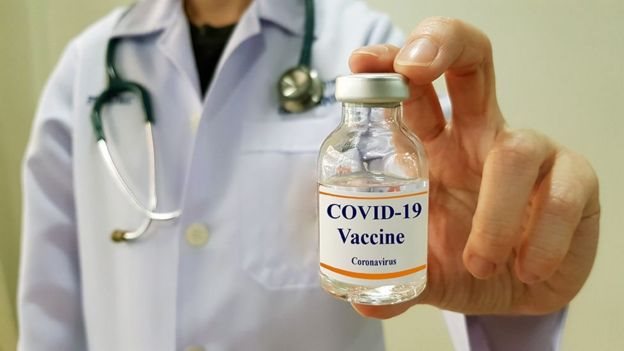 Vacuna de la covid-19 | “Sólo duermo 4 horas al día desde febrero”: el científico latinoamericano que trabaja en el proyecto de la Universidad de Oxford