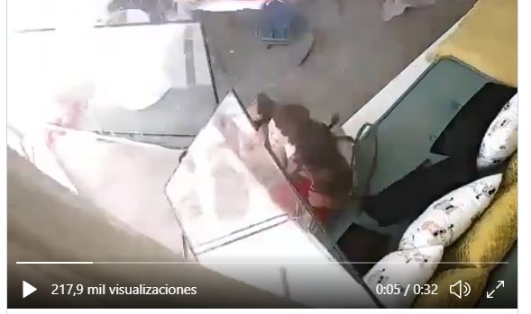 El momento en que tres niños son sorprendidos por potente explosión en Beirut