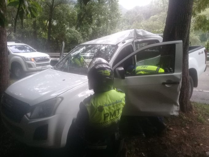 Alcalde de Antigua Guatemala y su esposa se accidentan en la cuesta de Las Cañas