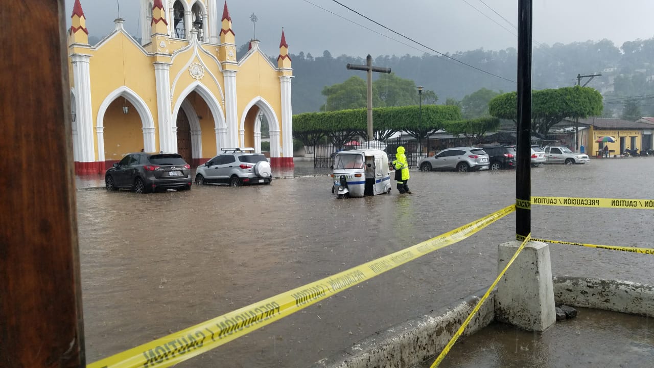 Imágenes: lluvia inunda calles y casas en Sacatepéquez y Chimaltenango
