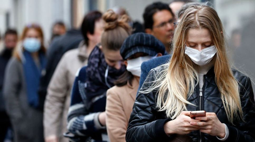 Coronavirus: la OMS advierte que la pandemia “está cambiando” y ahora está siendo impulsada por menores de 40 años