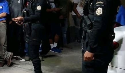 PNC reporta la captura de 33 personas que participaban en fiestas clandestinas en Chimaltenango y Escuintla