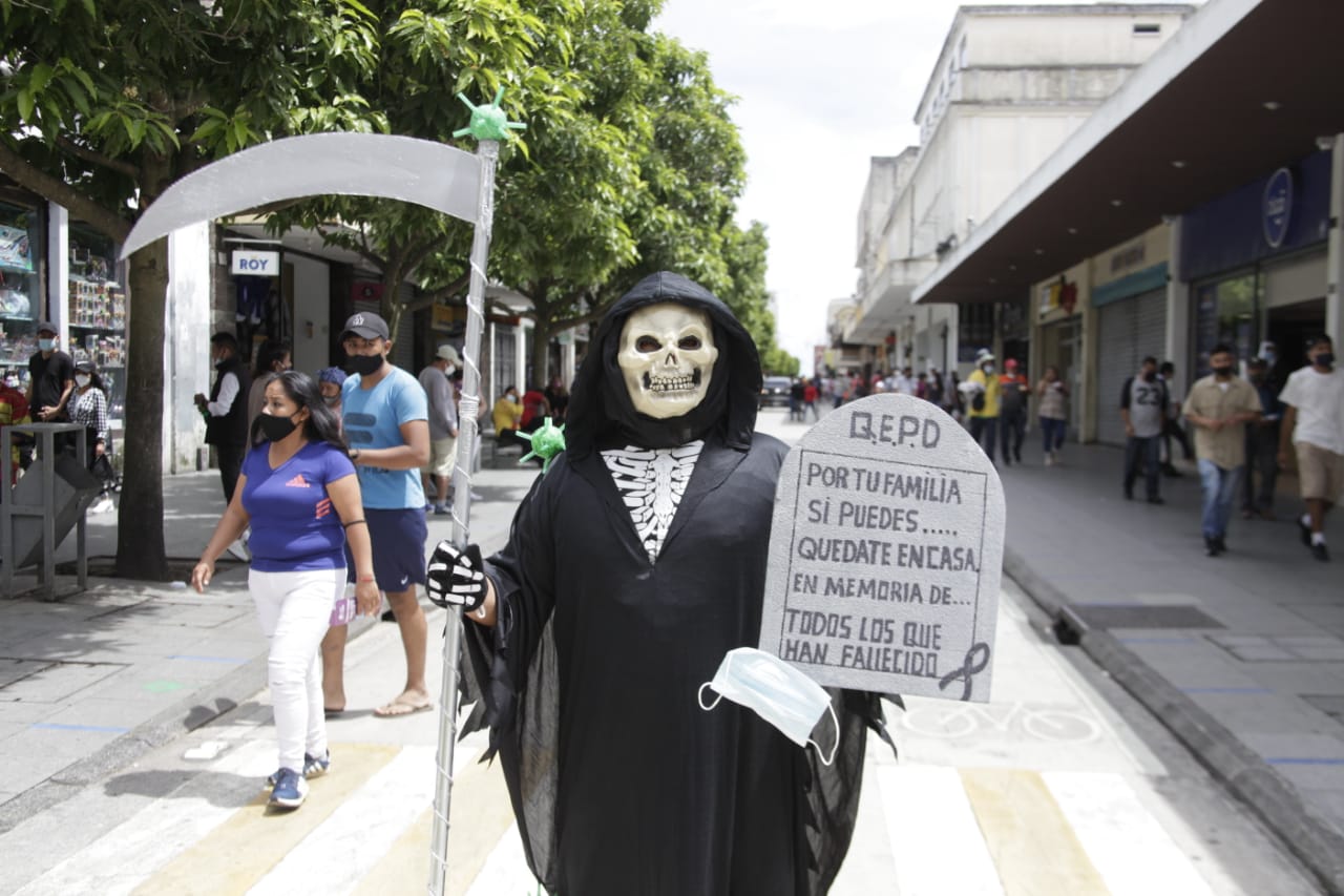 “La Muerte”: la entrevista y el mensaje que envió sobre el coronavirus en su recorrido por la ciudad de Guatemala