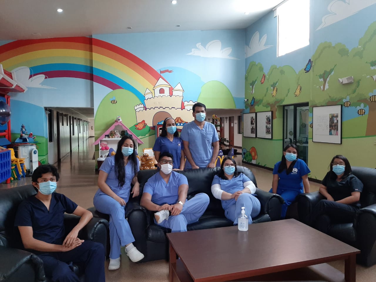 “Voy a cumplir 5 meses sin poder darle un abrazo a mis padres”: el testimonio de médicos que luchan contra el coronavirus