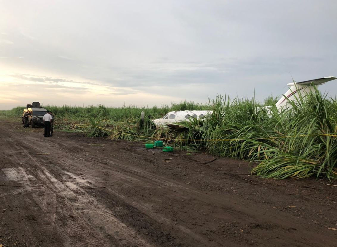 Narcoavioneta es localizada abandonada en una finca de Suchitepéquez