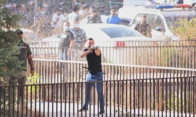 Explosión en Beirut: Guardaespalda de líder político de Líbano dispara contra manifestantes