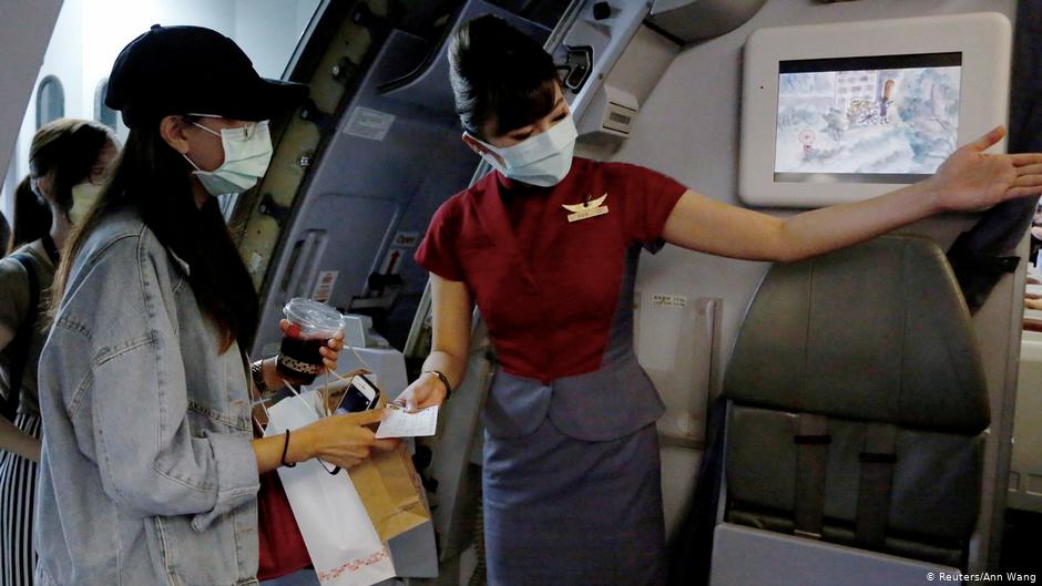 Volar sin salir del aeropuerto y degustar en casa comida de avión