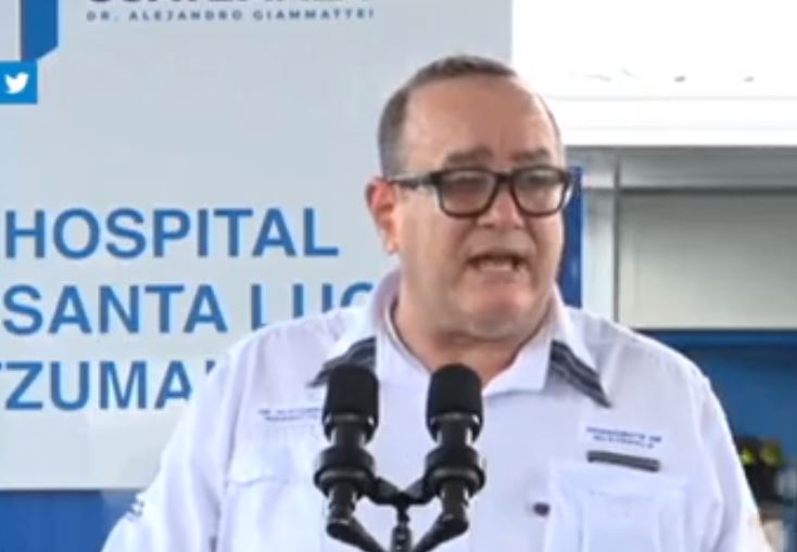 Coronavirus: “Que vengan las olas que sea”, dice Giammattei en inauguración del hospital de Santa Lucía Cotzumalguapa