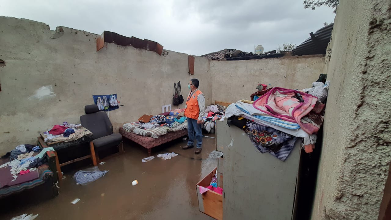 Fuerte lluvia causa daños en varios departamentos del país