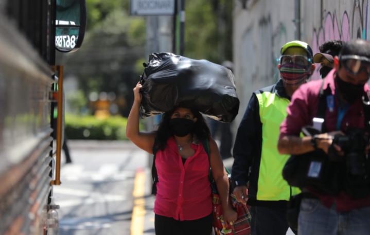 Alejandro Giammattei mantiene disposiciones ante el coronavirus pero con vigencia de ocho días