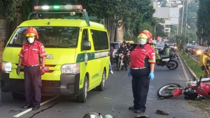 Tránsito detenido en la calzada La Paz por accidente de motorista
