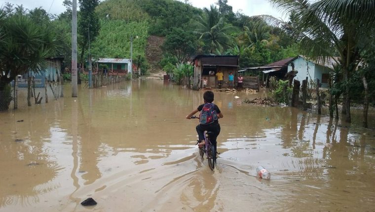 “Derrumbres, inundaciones y deslaves”: autoridades están en alerta por lluvias de las próximas horas
