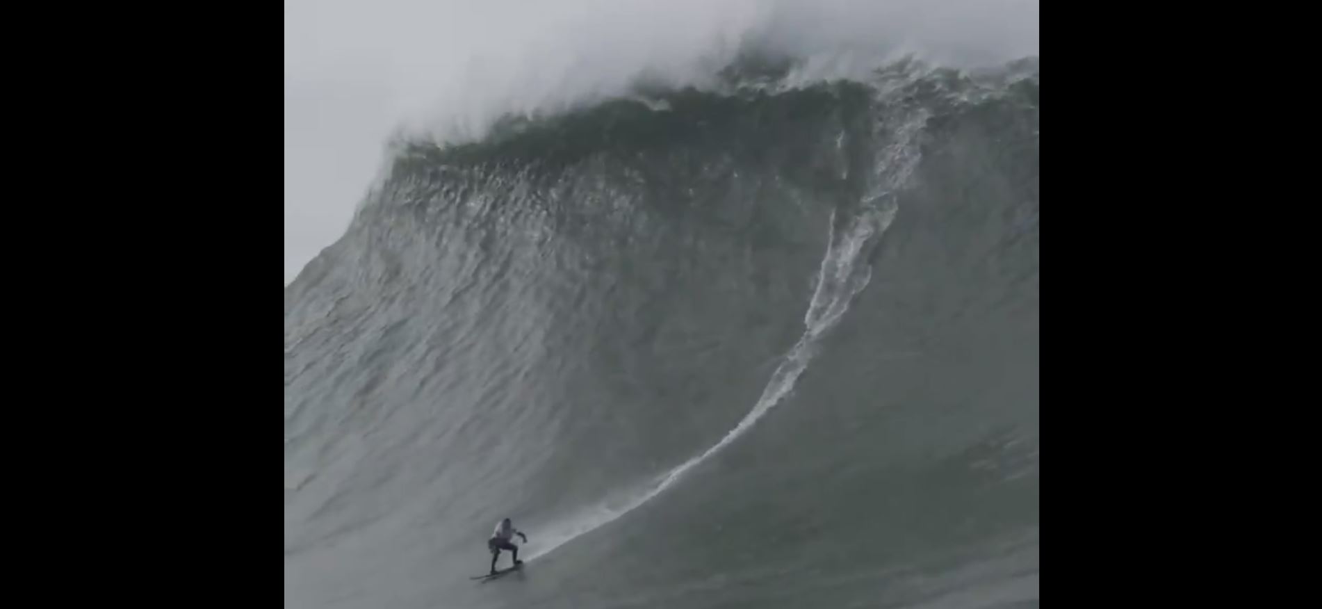 VIDEO: Una mujer surfea una ola de 22.4 metros e impone un récord Guinness