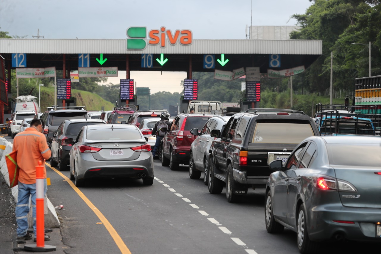 Viajes a la provincia se incrementaron durante el fin de semana: 23 mil vehículos diarios en la autopista Palín – Escuintla