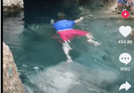 Video: Hombre casi muere por grabarse para Tiktok en una cascada