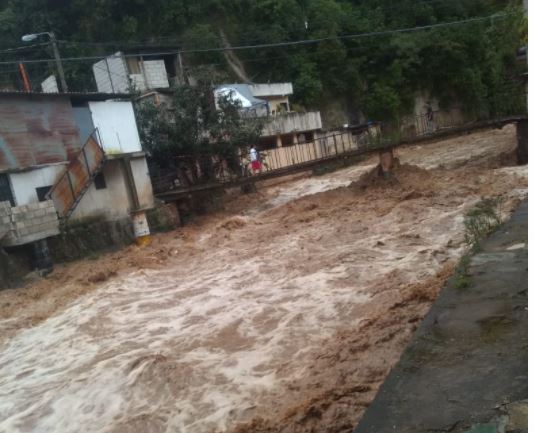 Río Villalobos pone en riesgo a varias familias por crecimiento debido a las últimas lluvias