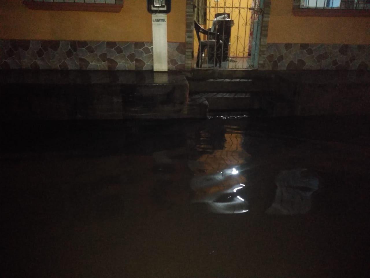 Lluvias inundan calles de Tecún Umán, San Marcos, donde también se reportan daños en viviendas