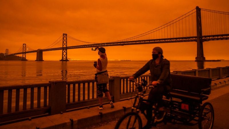 Incendios en California: las asombrosas imágenes de cielos rojizos en el oeste de EE. UU.